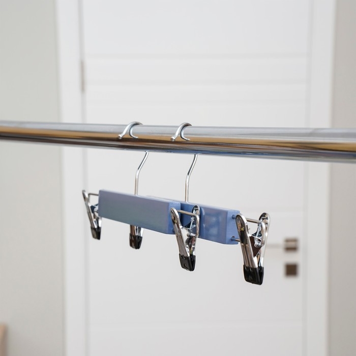 Вешалка для брюк и юбок деревянная с зажимами SAVANNA «Тэри», 28×11,5×2,8 см, цвет синий Вешалка для брюк и юбок деревянная с зажимами SAVANNA «Тэри», 28×11,5×2,8 см, цвет синий