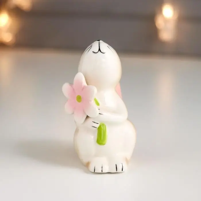 Сувенир керамика "Зайчик с ромашкой" 9,2х5,7х6,2 см