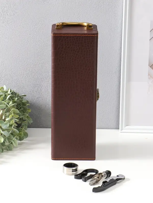 Шкатулка дерево, кожзам под бутылку "Кожа питона" коричневая 4 предмета 35х11х12 см