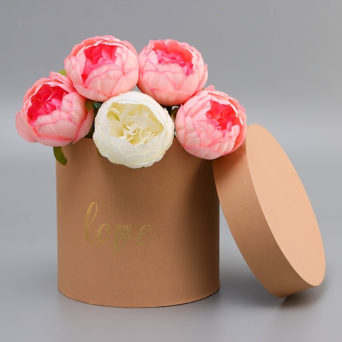 Коробка круглая с тиснением Коробка круглая с тиснением"Love"кофе с молоком 18*18*18см