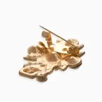 Зажим для кардигана "Ажур", гербер, цвет белый в золоте Зажим для кардигана "Ажур", гербер, цвет белый в золоте