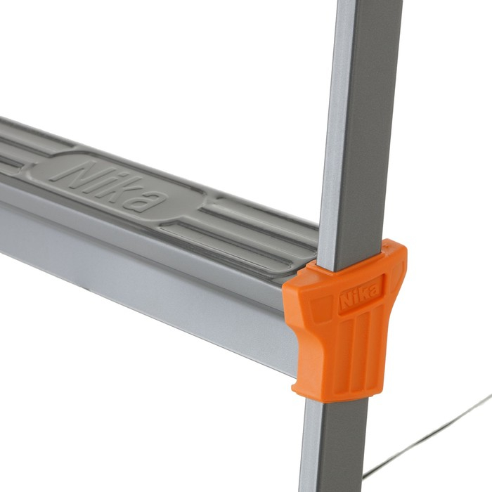 Стремянка Nika СМ6, широкие ступени, высота до рабочей площадки 1290 мм, 6 ступеней Стремянка Nika СМ6, широкие ступени, высота до рабочей площадки 1290 мм, 6 ступеней