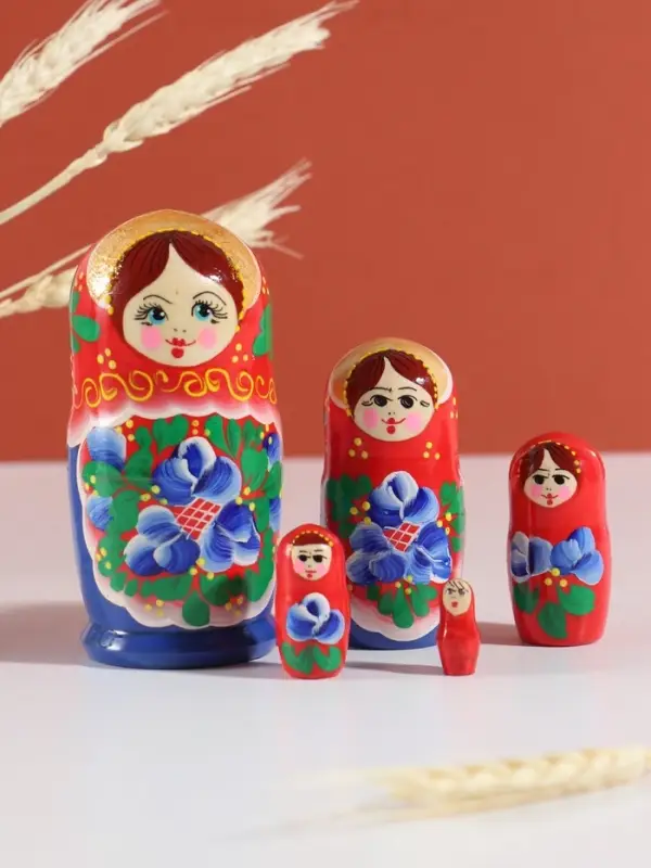 Матрёшка дерево &laquo;Любовь&raquo;, красный платок, 5-кукольная, 11.5 см
