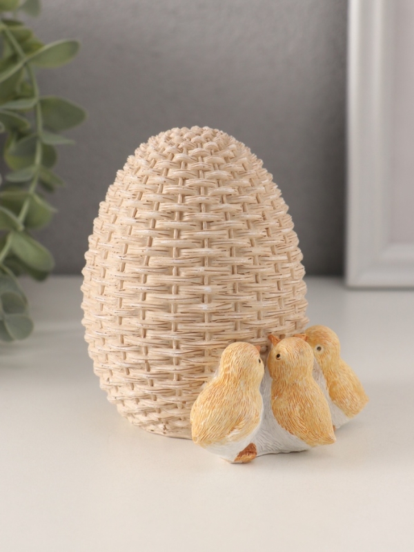 Сувенир полистоун  Сувенир полистоун "Цыплята у плетённого яичка" 10х8х10 см