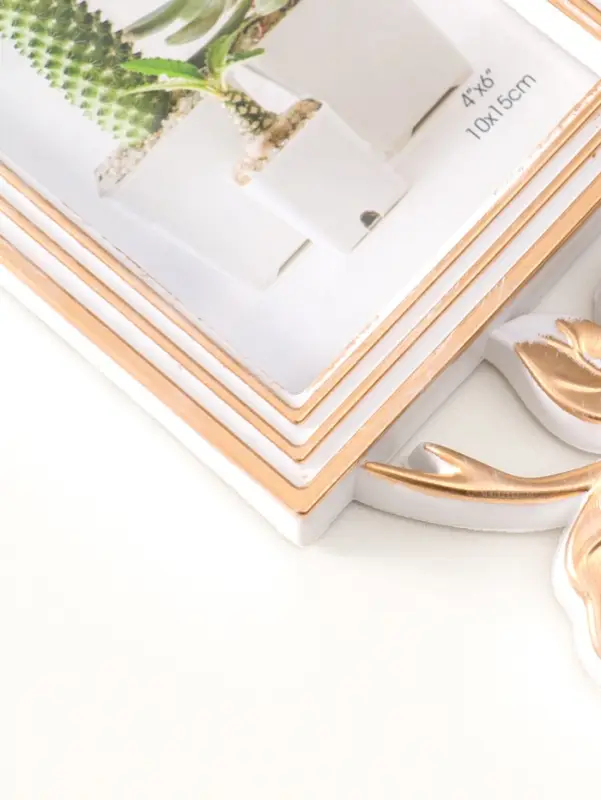 Фоторамка пластик на 5 фото 10х15, 13х13, 13х18 "Старое дерево" белая с золотом 46,5х37,5 см   10962