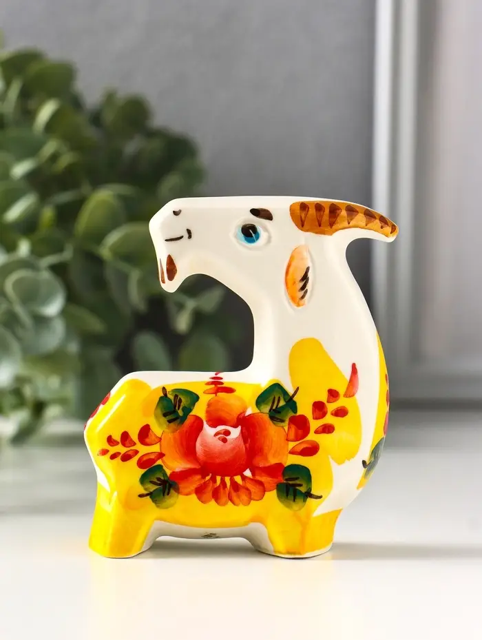 Статуэтка фарфоровая &laquo;Фигурка: Коза Цветок&raquo;, авторская роспись, 10 см