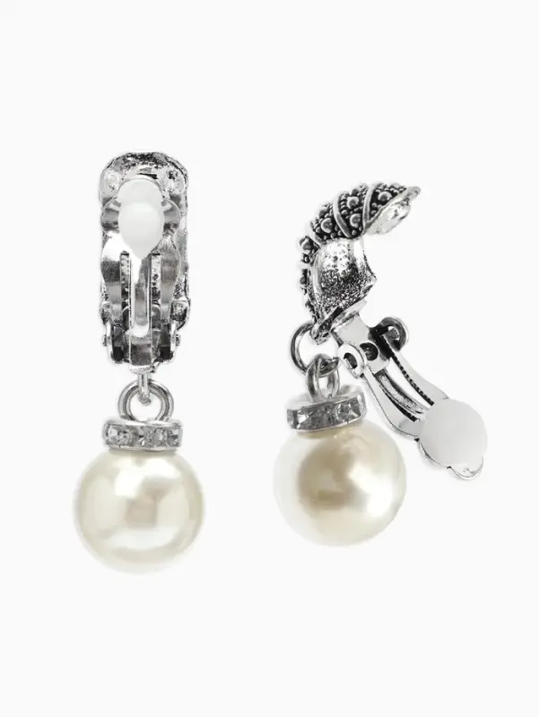 Клипсы &laquo;Грейс&raquo;, диагональ бусин, белая в чернёном серебре