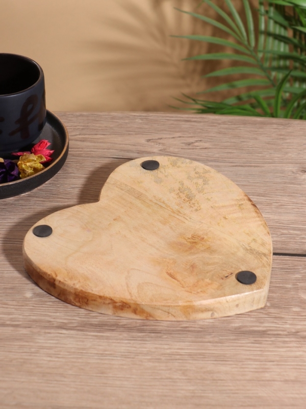 Блюдо в форме сердца «Листья», дерево манго, 20.5×20×2.3 см Блюдо в форме сердца «Листья», дерево манго, 20.5×20×2.3 см