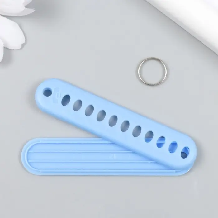 Брелок пластик "Номерной знак" голубой 7х1,4х0,3 см