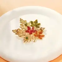 Брошь &laquo;Лист&raquo;, кленовый осенний, цветная в золоте