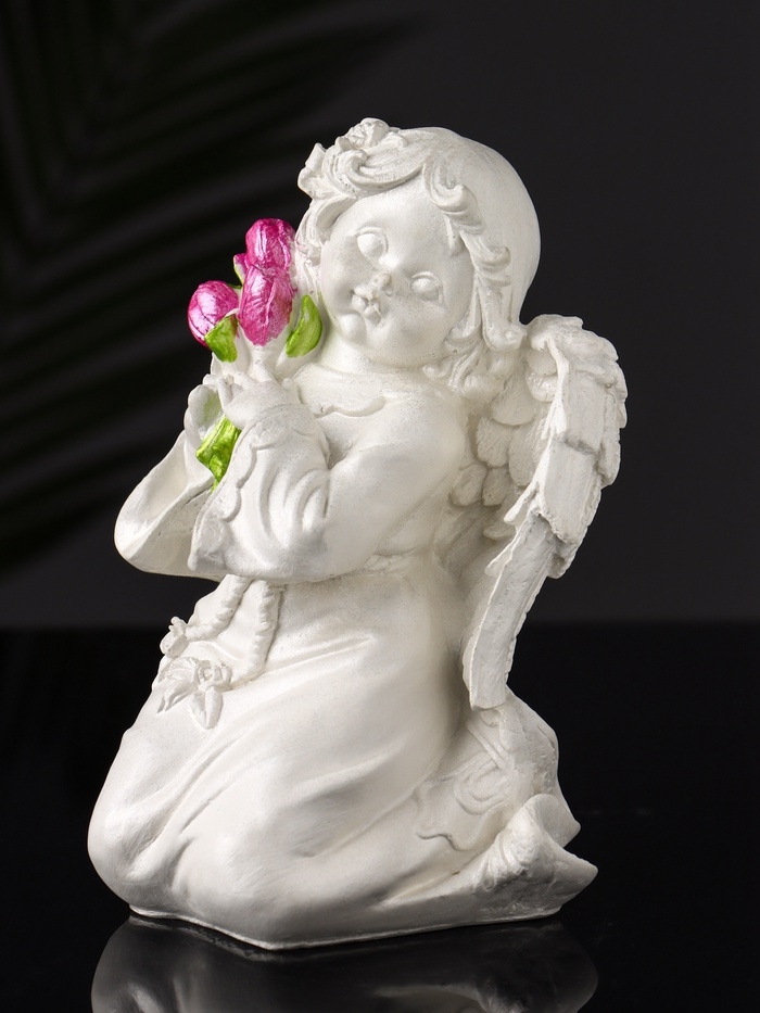 Фигура "Ангел с букетиком" 15х8х9 см, цвет перламутр