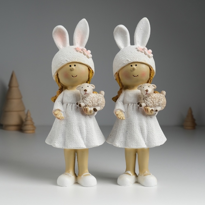 Сувенир полистоун Сувенир полистоун "Девочка в шапке с ушками, с барашком" МИКС 8х6х22 см