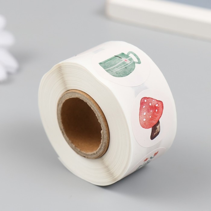 Наклейка бумага "Акварельные рисунки" d=2,5 см 500 шт в рулоне 3х6,5х6,5 см