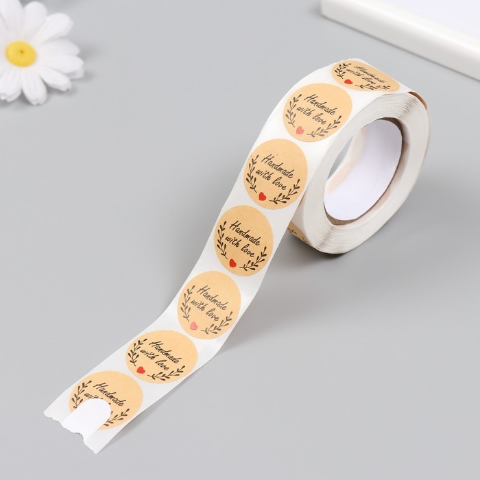 Наклейка бумага Наклейка бумага "Крафт. Веточки. Сделано с любовью" d=2,5 см 500 шт в рулоне 3х6,5х6,5 см