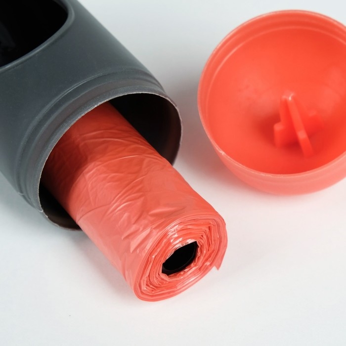 Контейнер с пакетами для уборки за собаками (рулон 15 пакетов 29х21 см), серый с красным Контейнер с пакетами для уборки за собаками (рулон 15 пакетов 29х21 см), серый с красным