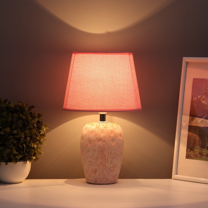 Лампа настольная Лампа настольная "Кира" 1х40Вт Е14 розовый 20х20х34см