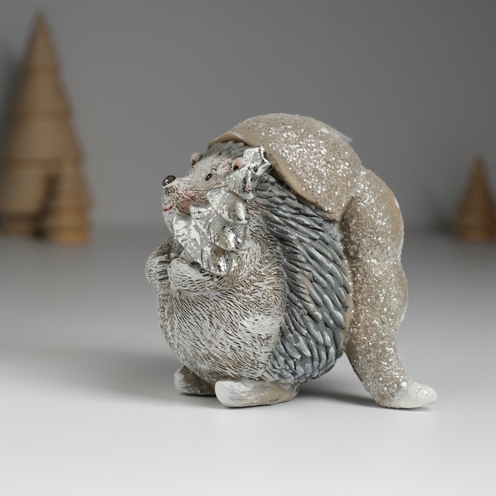 Сувенир полистоун  Сувенир полистоун "Ёжик с серебристой ёлочкой в длинном колпаке" 7х5х8 см