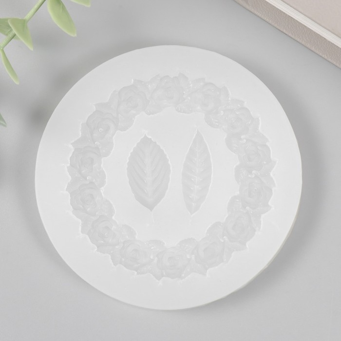 Молд силикон Молд силикон "Круг из роз и листики" 3 предмета 8,5х8,5х0,5 см