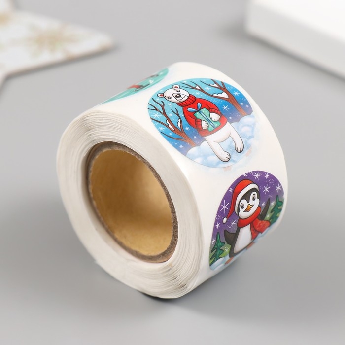 Наклейка бумага Наклейка бумага "Зверята - Зимние праздники" d=2,5 см 252 шт в рулоне
