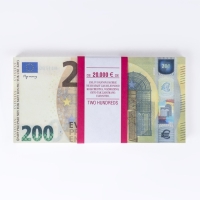 Пачка купюр 200 евро