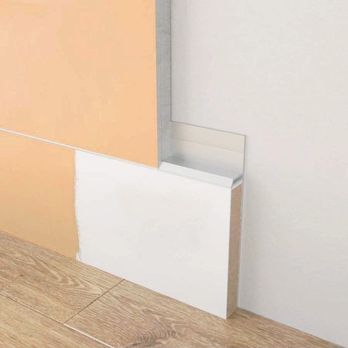 Плинтус скрытый SK 60 мм белый 2,4 м Плинтус скрытый SK 60 мм белый 2,4 м