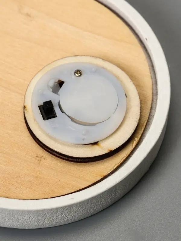 Ёлочная игрушка &laquo;Шар со снеговиками&raquo;, 10.5&times;10.5&times;1.5 см, от батареек, свечение тёплое белое