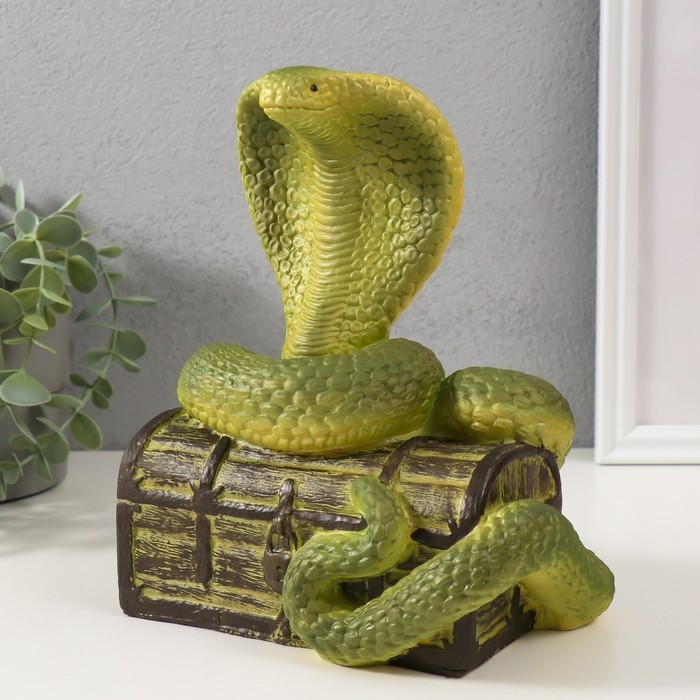 Фигурка Фигурка "КОБРА НА СУНДУКЕ 20 х17 х 12 см.
