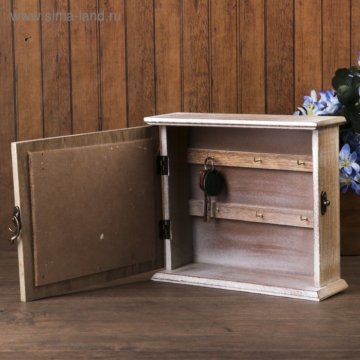 Ключница дерево 6 крючков Ключница дерево 6 крючков "Любовь заставляет мир вращаться" 20,3х24х7,3 см