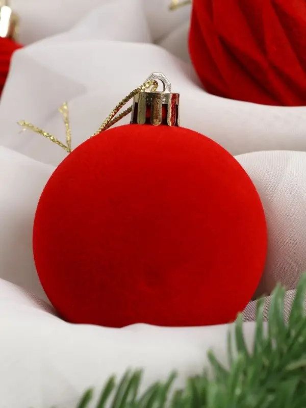 Набор шаров пластик d-6 см, 6 шт Набор шаров пластик d-6 см, 6 шт "Бархат. Время праздника" классик, красный