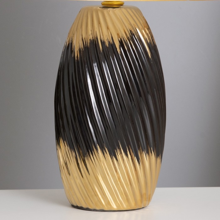 Лампа настольная Лампа настольная "София" 1х40Вт Е14 черный/золото 24х24х40см