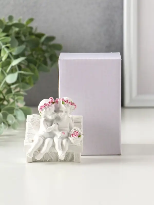 Фигурка &laquo;2 ангелочка в розовом веночке на скамейке&raquo;, 8&times;7&times;5 см, МИКС