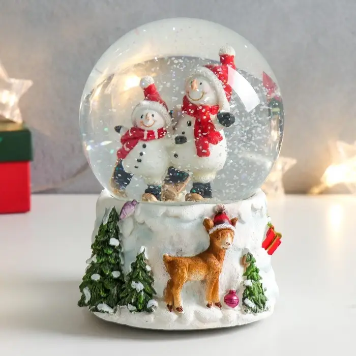 Сувенир полистоун водяной шар музыка "Два снеговичка и оленёнок" 11х10х14 см