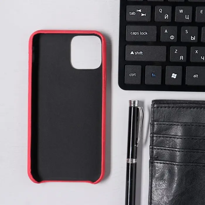 Чехол LuazON для iPhone 11 Pro, с отсеком под карты, кожзам, красный Чехол LuazON для iPhone 11 Pro, с отсеком под карты, кожзам, красный