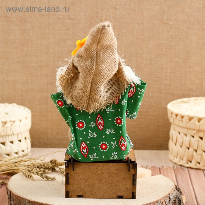 Оберег-домовой Оберег-домовой "Славуся в льняном колпаке, на сундуке с рублем", 34х23х19 см, микс