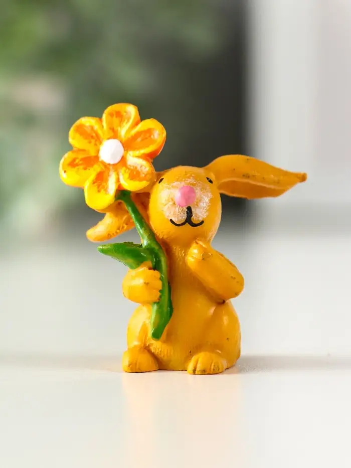 Сувенир полистоун "Заяц с яркой ромашкой" МИКС 2,5х3,8х4,4 см Сувенир полистоун "Заяц с яркой ромашкой" МИКС 2,5х3,8х4,4 см