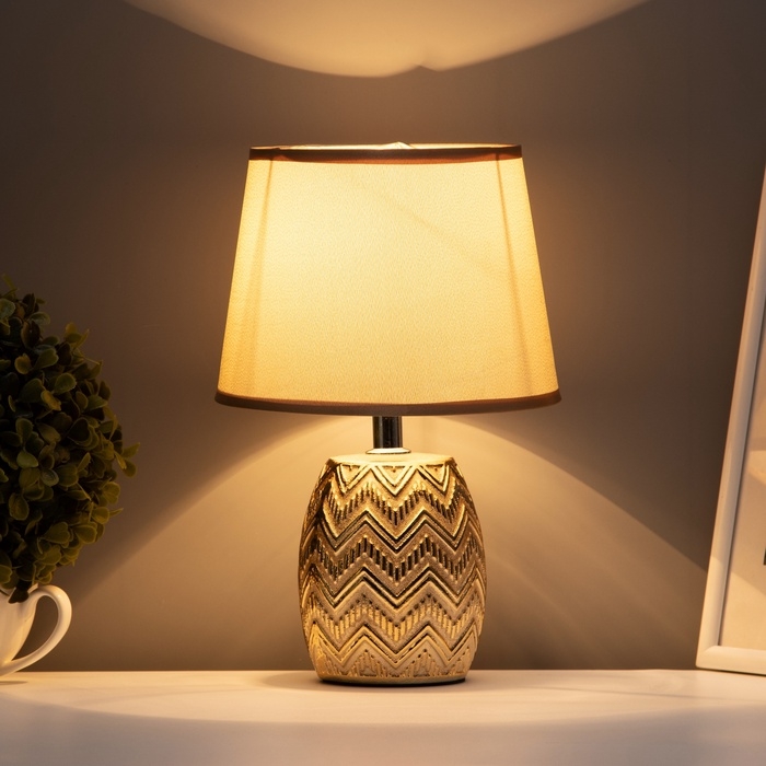 Настольная лампа с абажуром RISALUX «Галс», Е14, 40 Вт, золото, 18×18×28 см Настольная лампа с абажуром RISALUX «Галс», Е14, 40 Вт, золото, 18×18×28 см