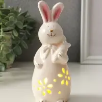 Сувенир керамика свет "Зайка с морковкой" белый 5х5,5х15,5 см
