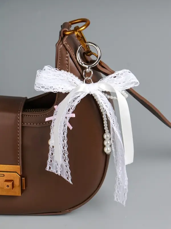 Брелок на карабине Брелок на карабине "Жемчужный бант с кружевной тесьмой" бусины d=0,4 и 0,8 см 16х9,5х1 см