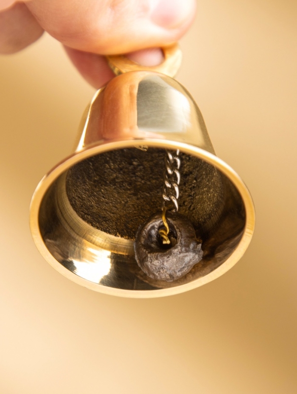 Колокольчик с кольцом, латунь 4х4х6 см Колокольчик с кольцом, латунь 4х4х6 см