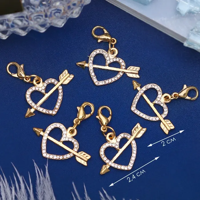 Шарм «Сердце амура», цвет белый в золоте Шарм «Сердце амура», цвет белый в золоте