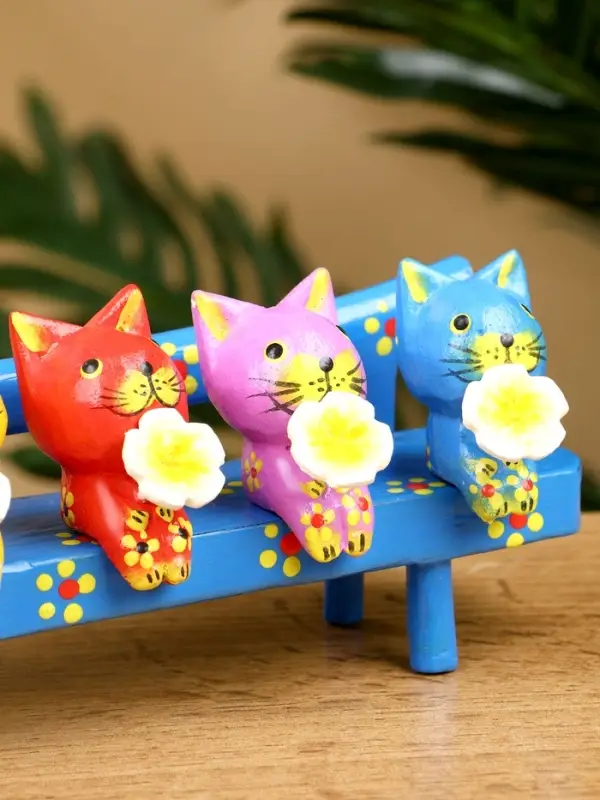 Сувенир "Котята на скамейке" дерево 19х8х6 см, цв. голубой