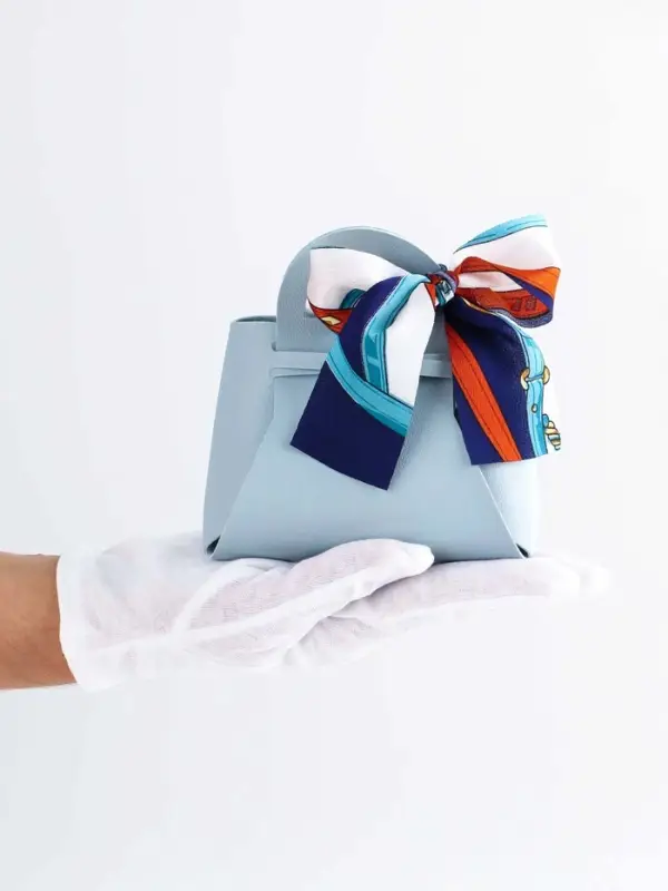 Кожанная подарочная сумочка 13 х12 х 5,5 см голубая Кожанная подарочная сумочка 13 х12 х 5,5 см голубая