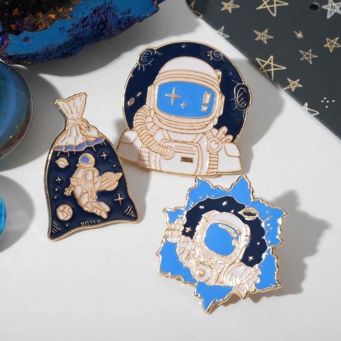 Набор значков (3 шт.) «Космос», цветной в золоте Набор значков (3 шт.) «Космос», цветной в золоте