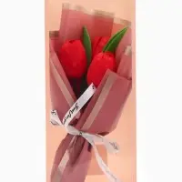 Подарочный букет из трех красных тюльпанов