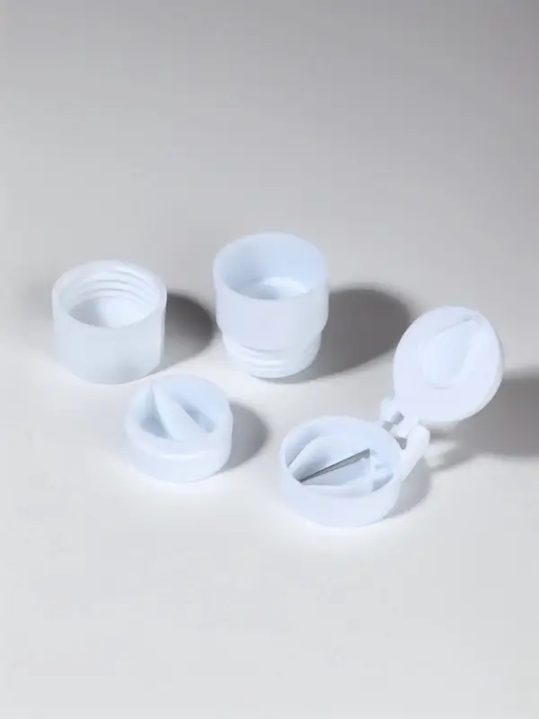 Таблетница с таблеторезкой, d = 4&times;6.5 см, цвет белый