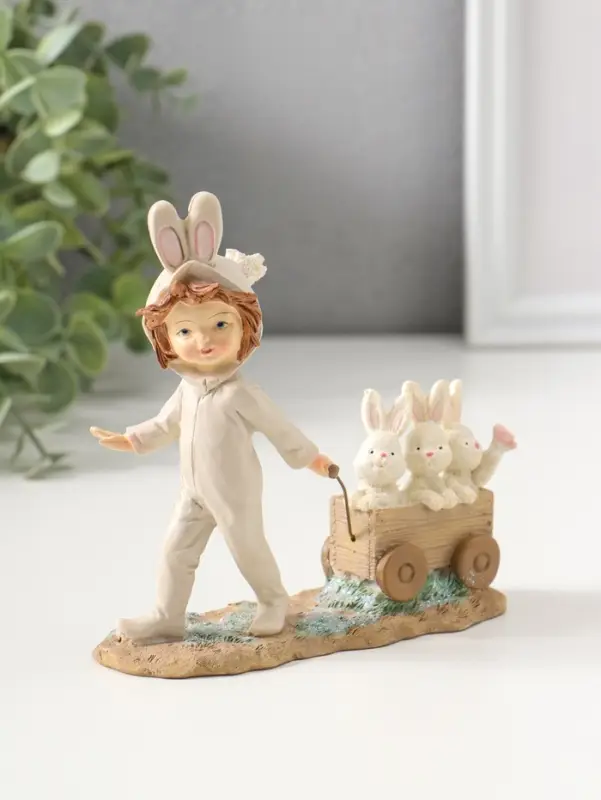 Сувенир полистоун "Девочка в комбинезоне с заячьими ушами, везет тележку с зайцами" 13,5 см   109278