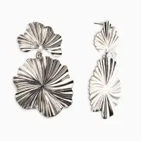 Серьги металл &laquo;Атмосфера&raquo; сжатые цветы, цвет серебро