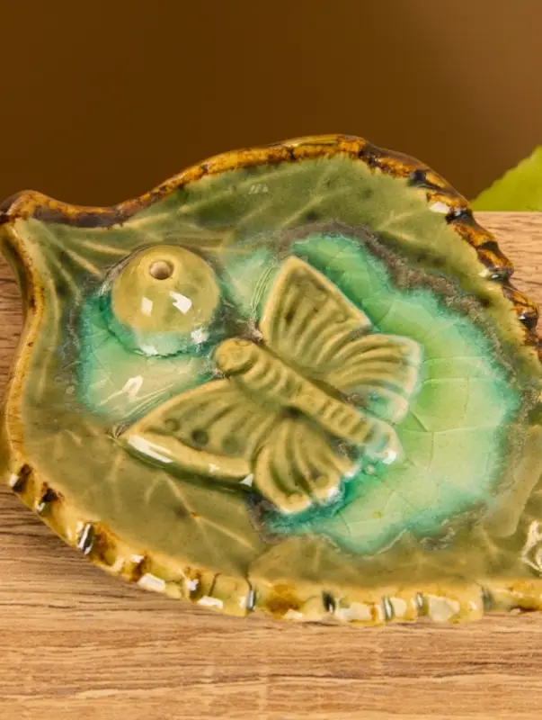 Подставка под благовония «Бабочка на листке», 11×8×1 см, керамика, бежевая Подставка под благовония «Бабочка на листке», 11×8×1 см, керамика, бежевая