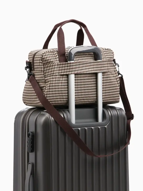 Сумка дорожная на молнии, 4 наружных кармана, длинный ремень, бежевая, коричневая Сумка дорожная на молнии, 4 наружных кармана, длинный ремень, бежевая, коричневая