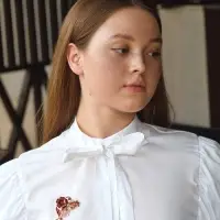 Брошь &laquo;Цветение&raquo;, красная в золоте